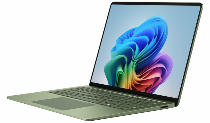 マイクロソフト・サーフェス・ラップトップ 8 は、Snapdragon X2 プロセッサを搭載し、リーク後に公開された詳細とカラーバリエーションが確認されました