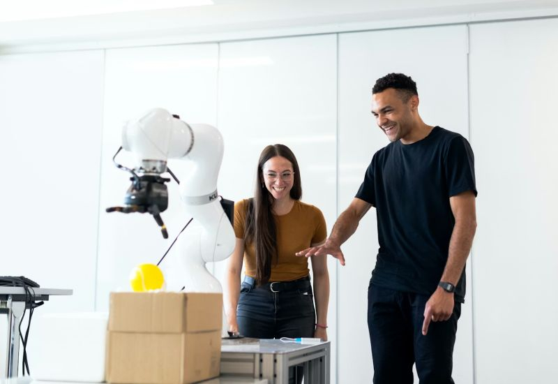 AIボットに置き換えた企業の半数は、2025年に従業員を復帰させる計画です