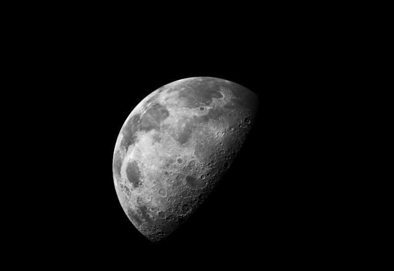 イーロン・マスクは、巨大なカタパルトを使用して月にAI用の衛星ネットワークを建設する計画です