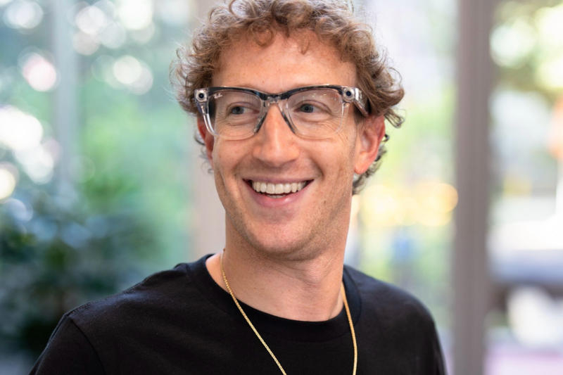 マーク・ザッカーバーグは、Metaの従業員に対する完全な監視を人工知能の学習手段として擁護していますが、その情報の正確性には疑問があります
