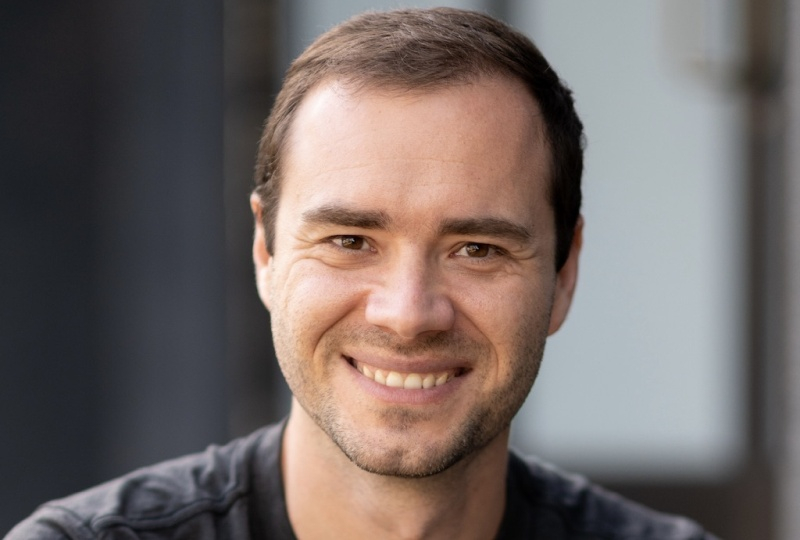 AnthropicはOpenAIの共同創設者アンドレイ・カルパティーを惹きつけ、彼はClaudeモデルの訓練に従事することになる。