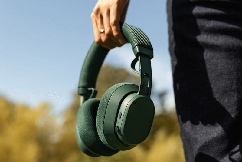 iFixitはAirPods Max 2を「修理しにくい」カテゴリに入れ、10点中4点と評価しました