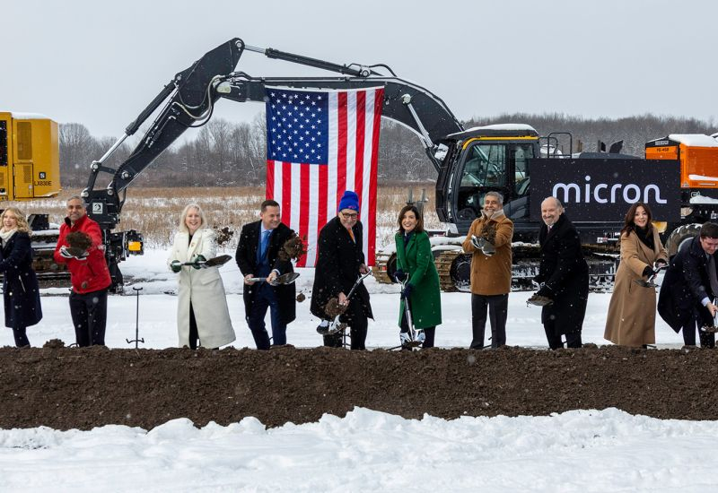 マイクロンはメモリ不足に対処するため、資本投資を大幅に増やすと約束していますが、投資家は懐疑的です