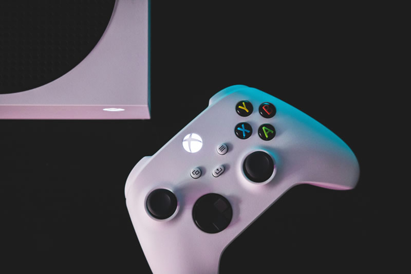 マイクロソフトはメモリチップ不足のため、Xbox の発売時期を見直しました