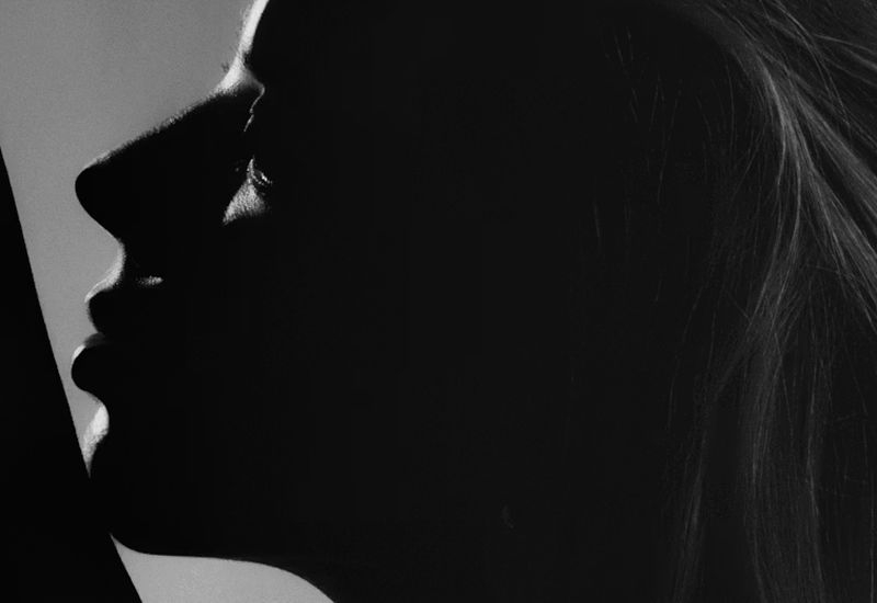 OpenAIは、セキュリティ上の懸念からChatGPTでエロチックチャット機能の導入を延期しました