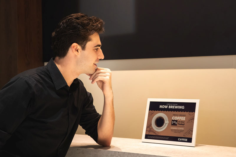 サムスンは、フィトプランクトンから作られたカラフルな電気インクを使用したユニークなE‑Ink画面をデビューさせます。