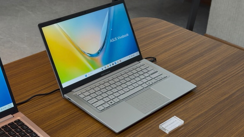 アスウスは、Core 7の6コアを搭載した経済的なVivobook S14とS16モデルを発表し、MacBook Neoに対して競争力があると主張しました