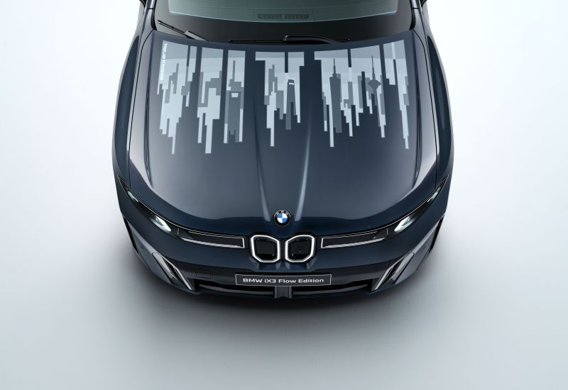 BMW iX3 Flow Editionは、電子インク技術を用いて色が変わるフロントグリルを披露しています