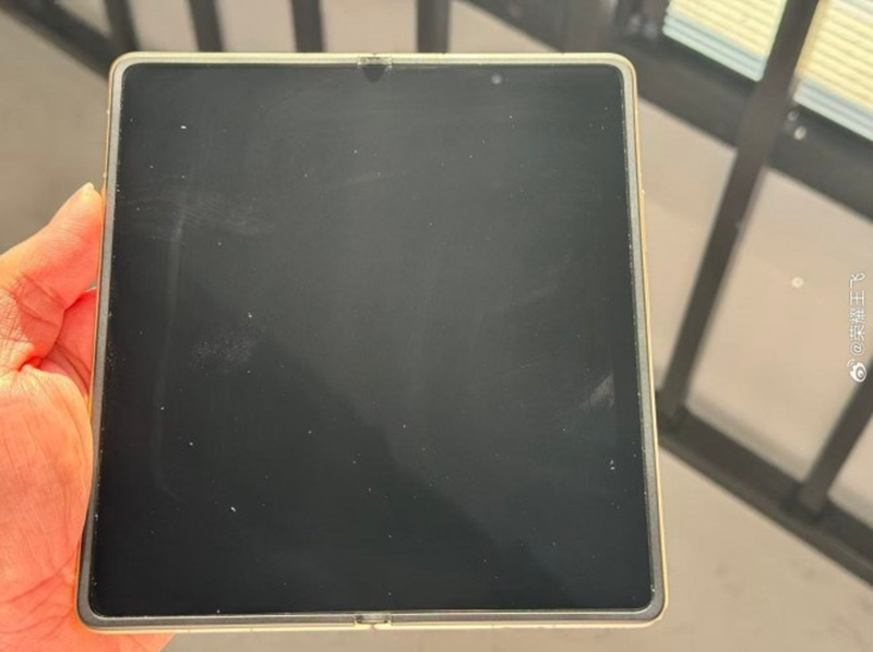 OppoとHonorは、画面を折り曲げない折りたたみ式携帯電話を発売する準備を進めています――これは本当に新しい解決策です。