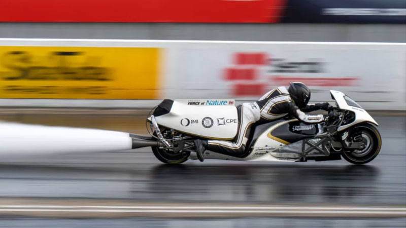 英国の発明家が、世界中のバイクの中で2位にランクインしたペアモーターサイクルを作り出しました