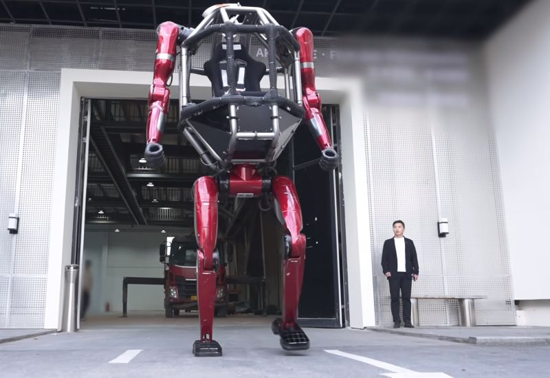 ユニトリーは、人間が乗ることのできる内部空間を備えた500 kgの歩行ロボットを発表しました