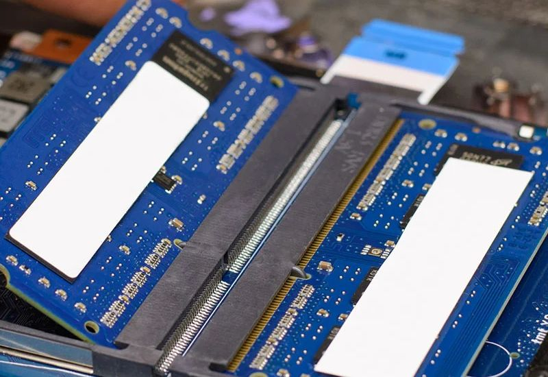 メモリ不足が中国企業にHP、Dell、Acer、Asusのノートパソコンへのアクセスを開く。