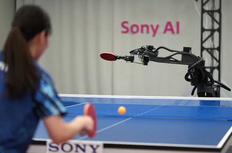 ソニーは、テーブルテニスのプロ選手を初めて打ち負かすロボットを発売しました