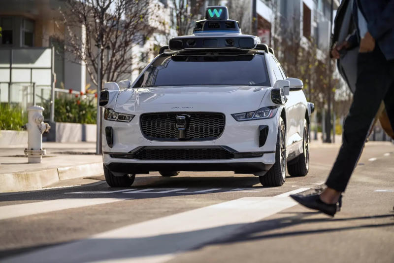 Waymoロボットタクシーは、事故現場から逃げるための予想外に便利な手段であることが判明した