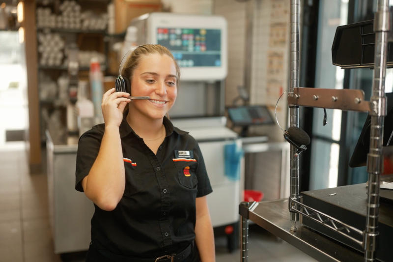 バーガーキングは、スタッフが「お願いします」と「ありがとう」を発声しているかどうかを確認するために人工知能を導入します