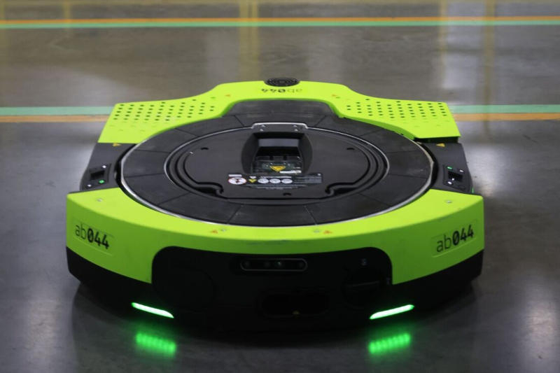 アマゾンは、音声操作に対応した完全自律型倉庫ロボットProteusを発表しました