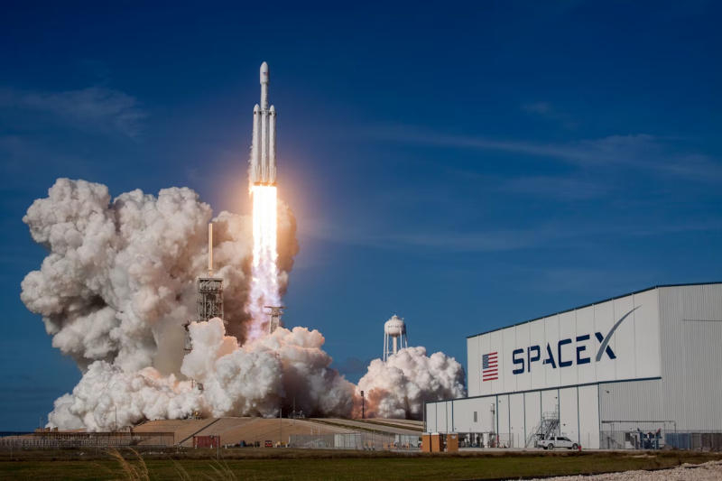 SpaceXは6月12日にナスダックでIPOを予定しており、株式市場への上場を加速させています