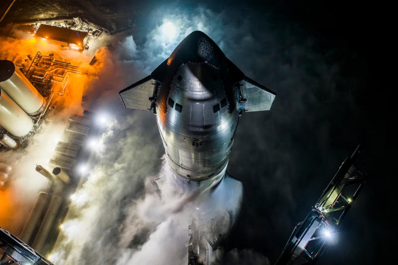 NASAとSpaceXは、月面着陸時に手動制御が必要かどうかについて議論しました